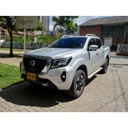 Nissan Frontier LE 4x4 MT